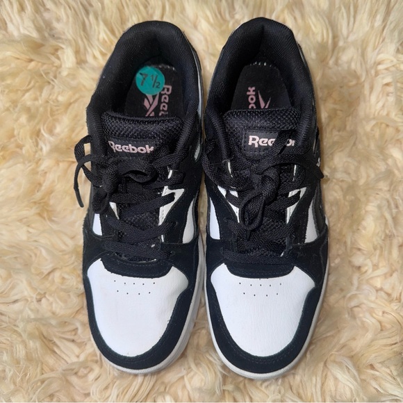 Reebok dust 7.5 women’s Classic Black and White Athletic Shoes retro - Picture 2 of 12